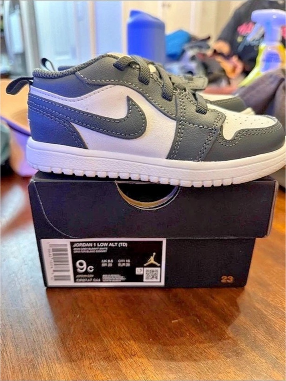 Nike Kids Black & White Size US 9C Like New
